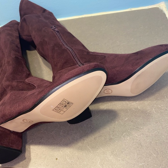 Newly worn, burgundy suede Michael Kors boots, Excellent condition - Picture 8 of 11